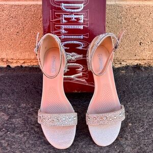 Delicacy Silver Heels with Elegant Design